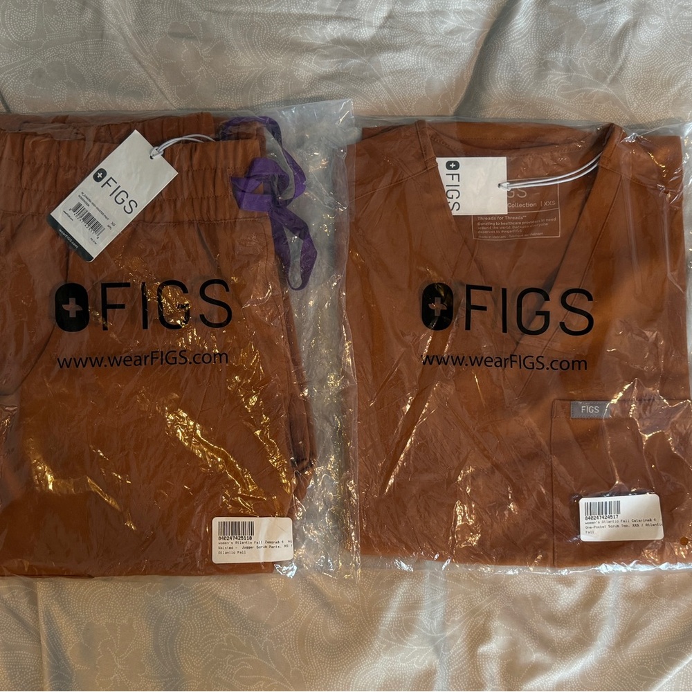 BRAND NEW NEVER OPENED LIMITED EDITION ATLANTIC FALL FIGS SCRUBS SET